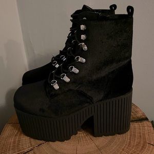 YRU Creeps Velvet Platform Boots 10 NWOB